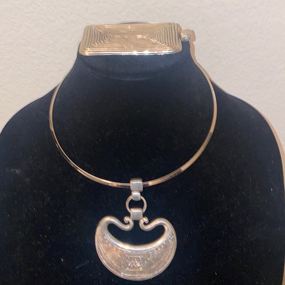 Elegant Necklace - Picture 4 of 11